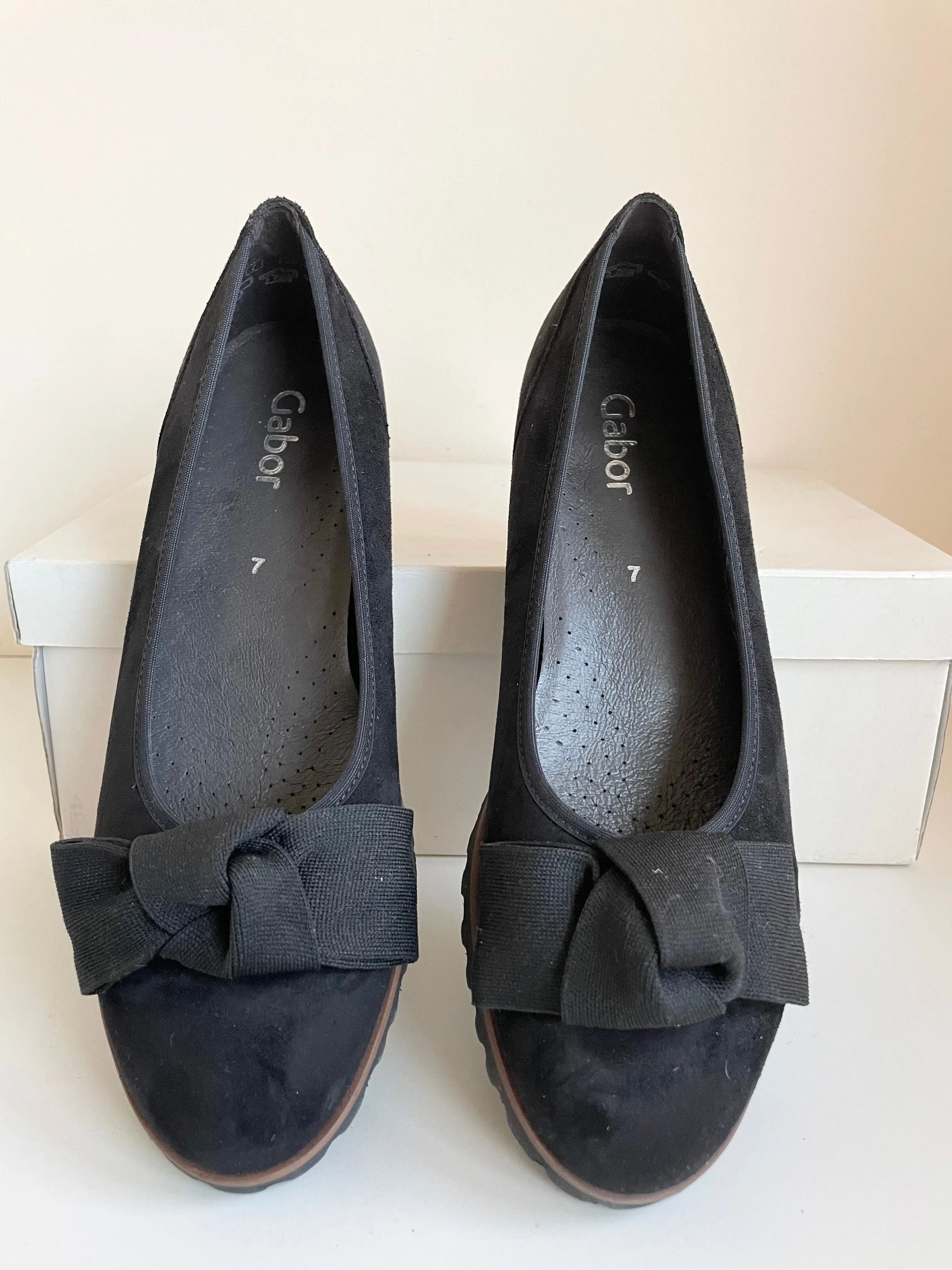 BRAND NEW GABOR BLACK SUEDE BOW TRIM FLATS SIZE 7/40
