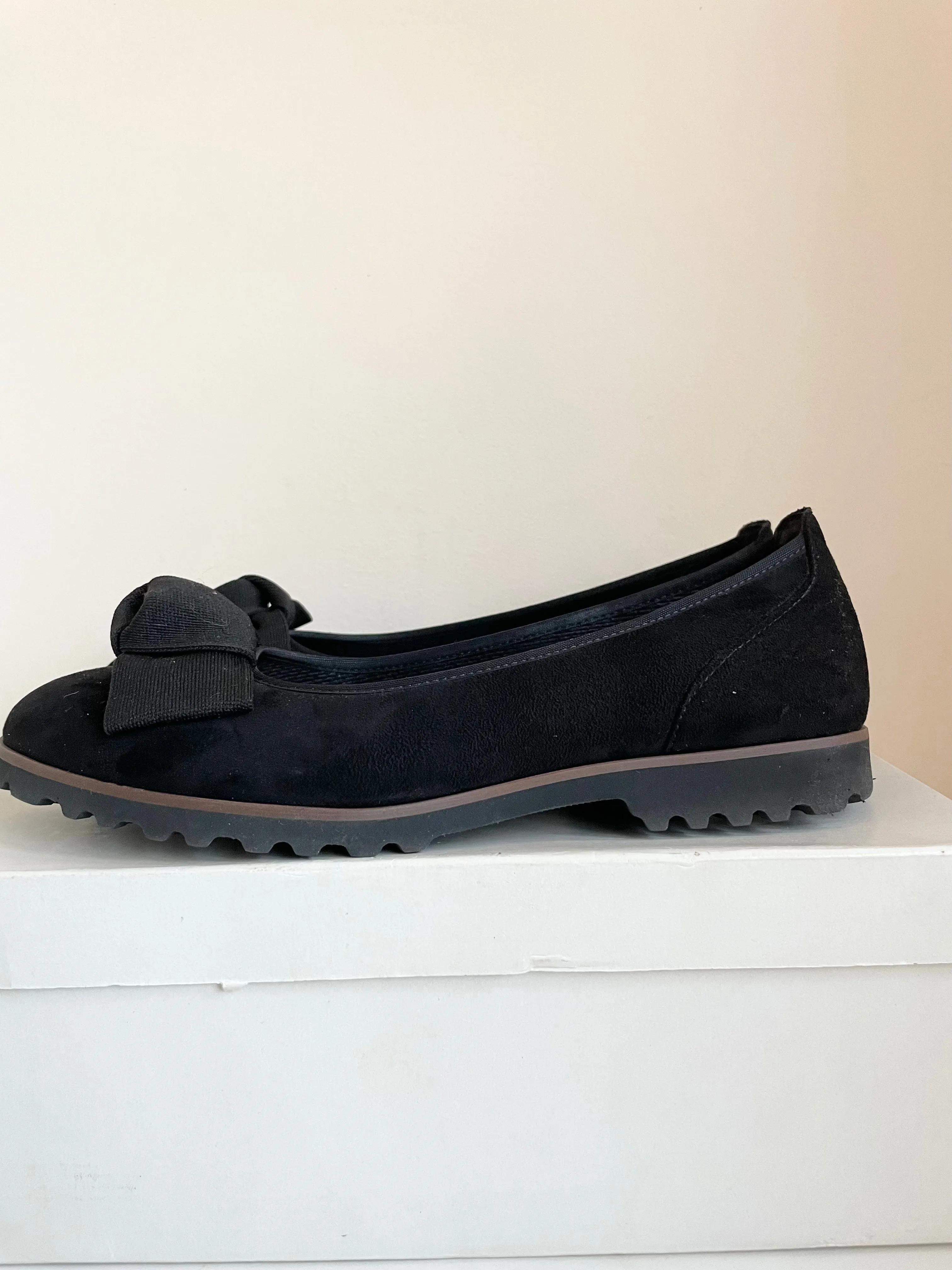 BRAND NEW GABOR BLACK SUEDE BOW TRIM FLATS SIZE 7/40