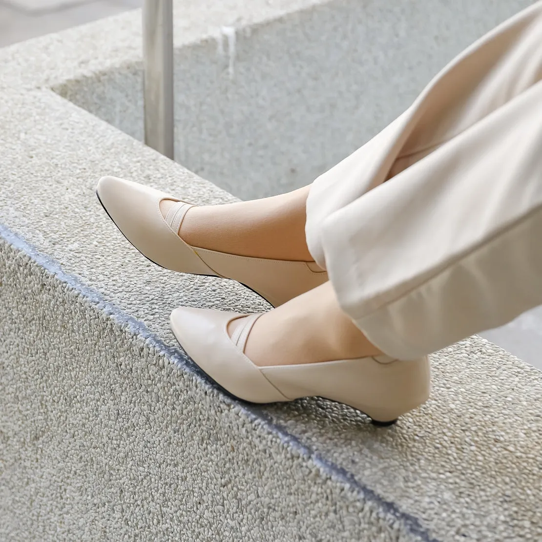 Defect Stiora Pointed Kitten Heel