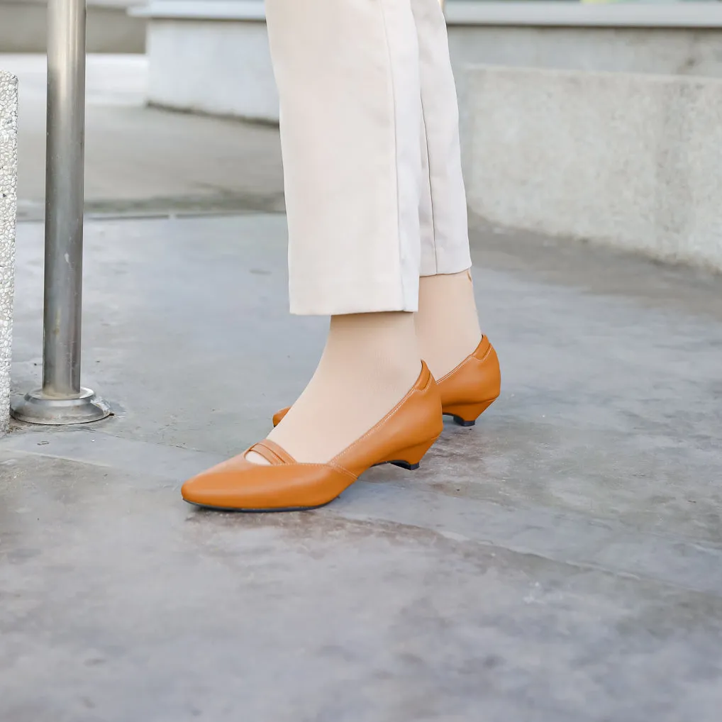 Defect Stiora Pointed Kitten Heel