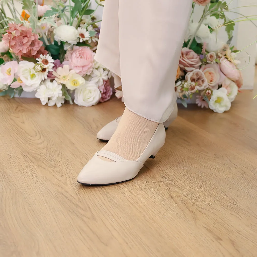 Defect Stiora Pointed Kitten Heel