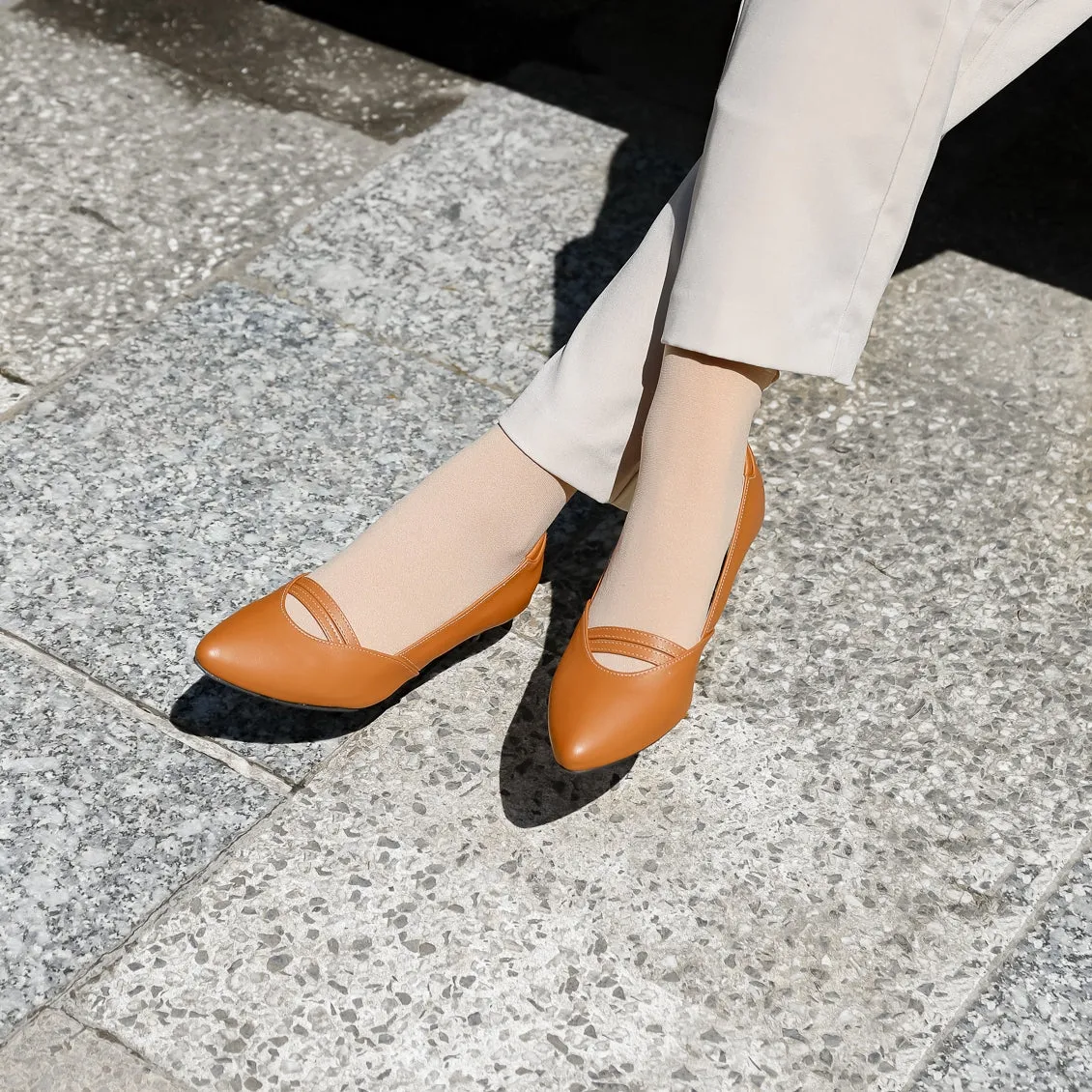 Defect Stiora Pointed Kitten Heel