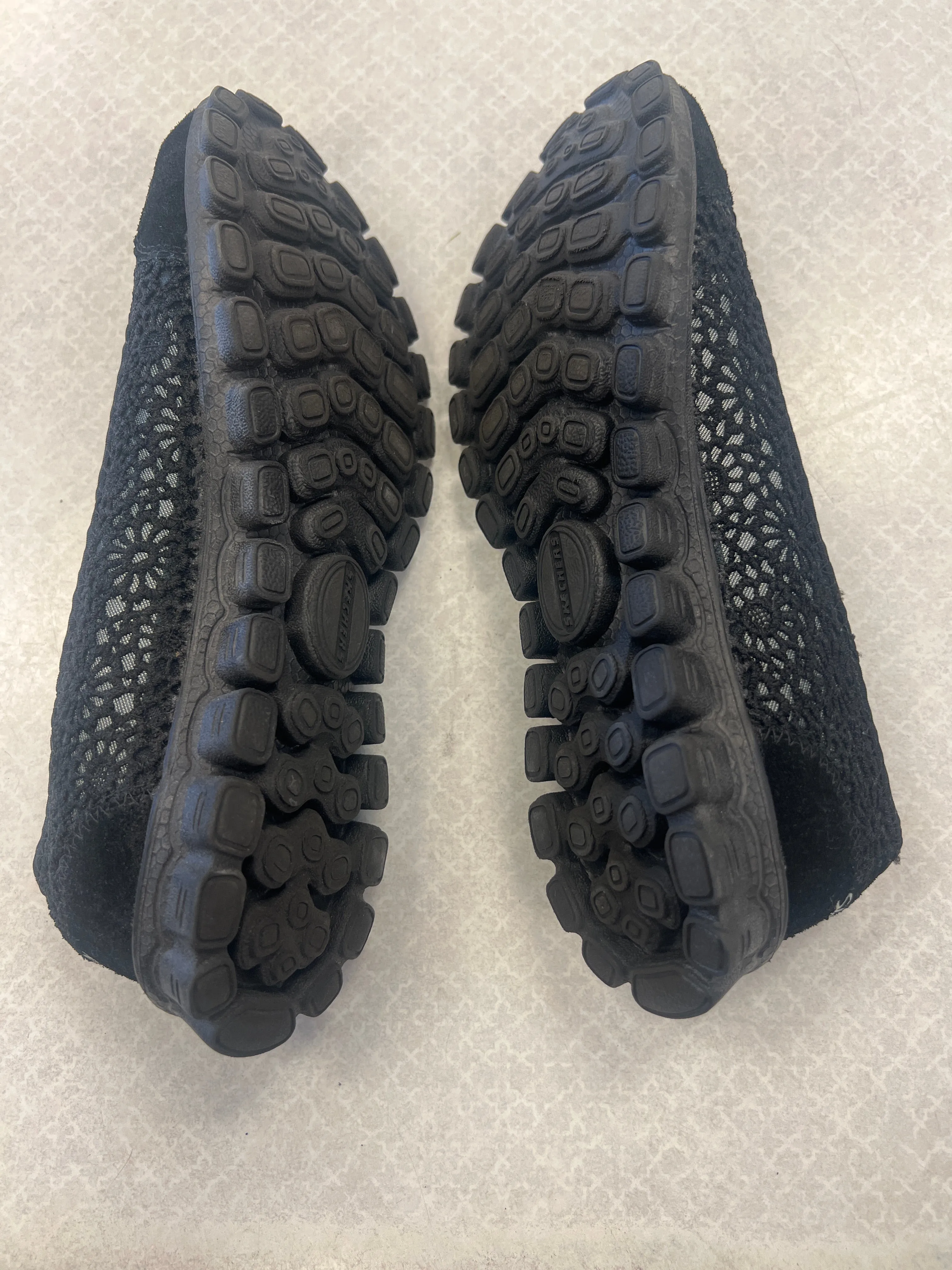 Shoes Sneakers By Skechers  Size: 6