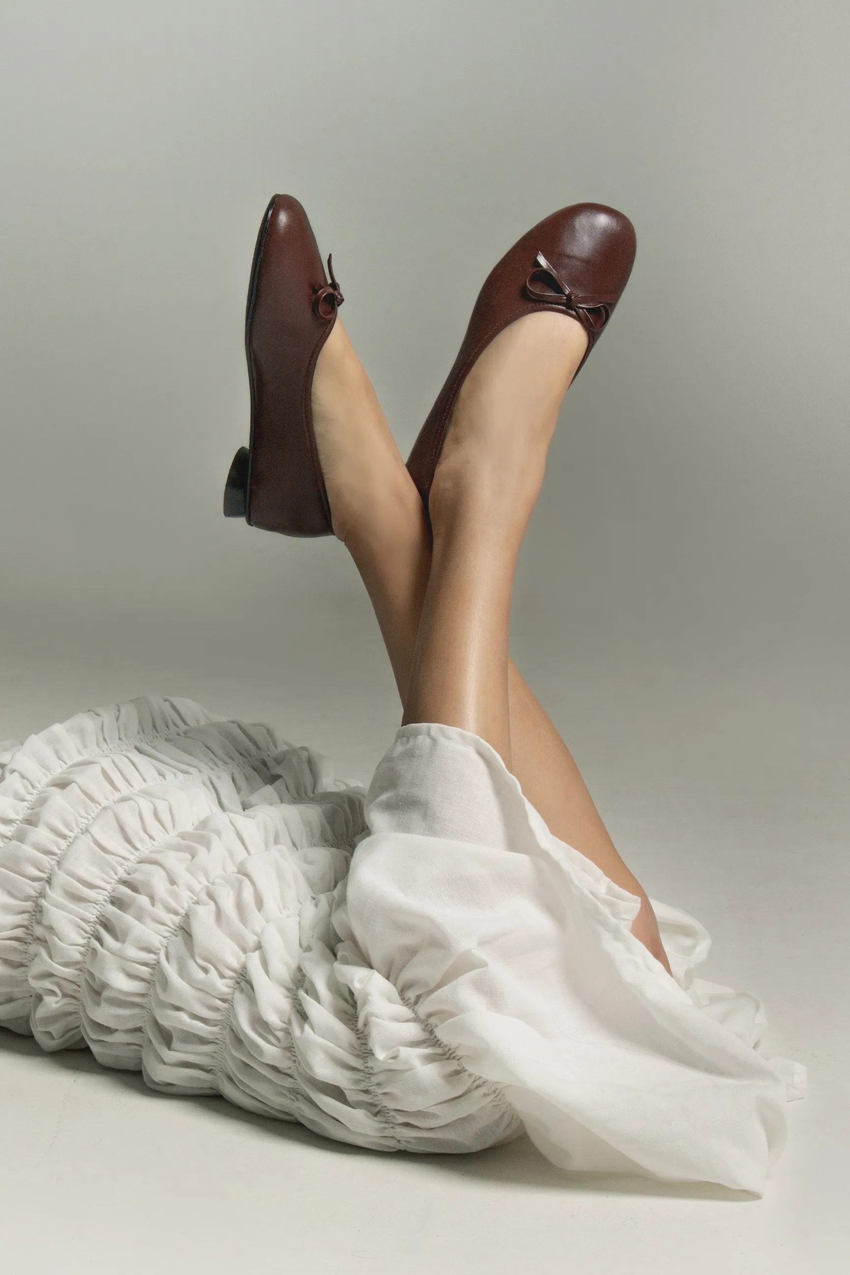 The Bow Flat in Mahogany