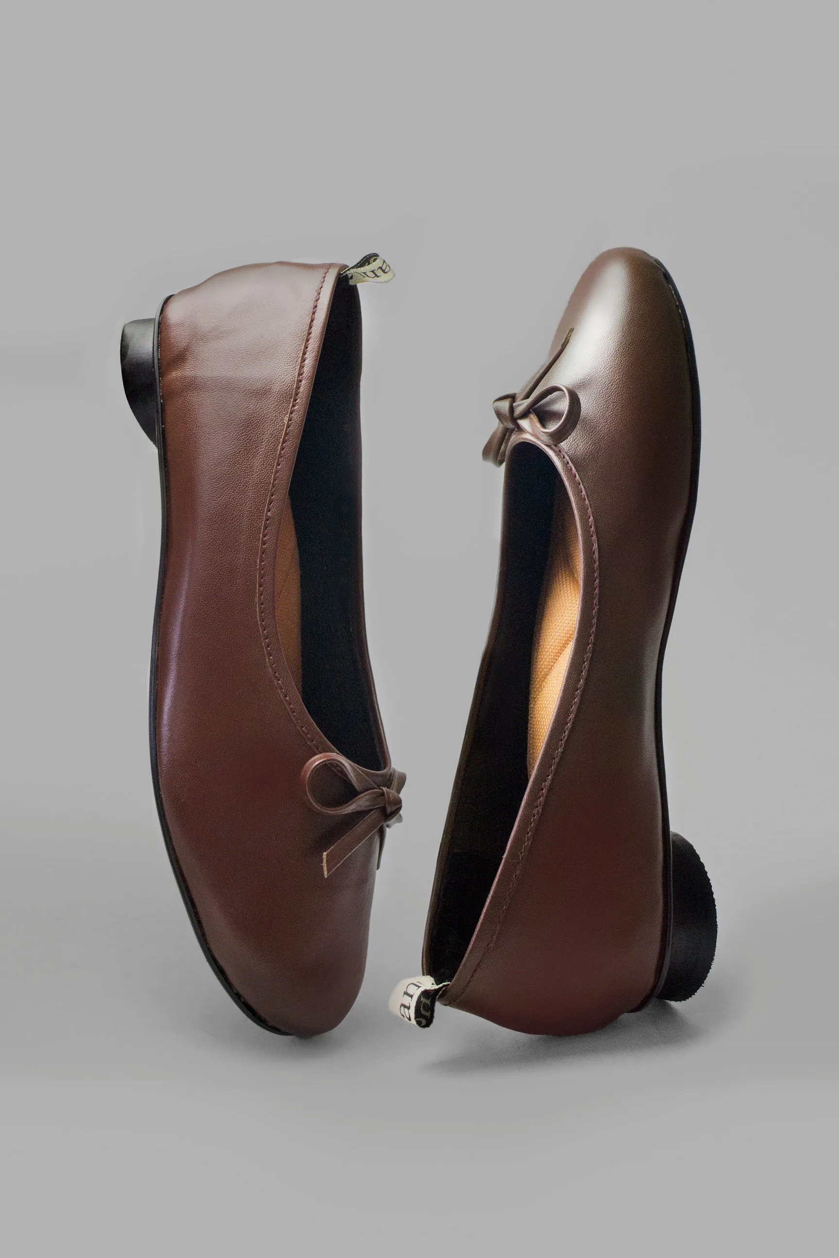 The Bow Flat in Mahogany